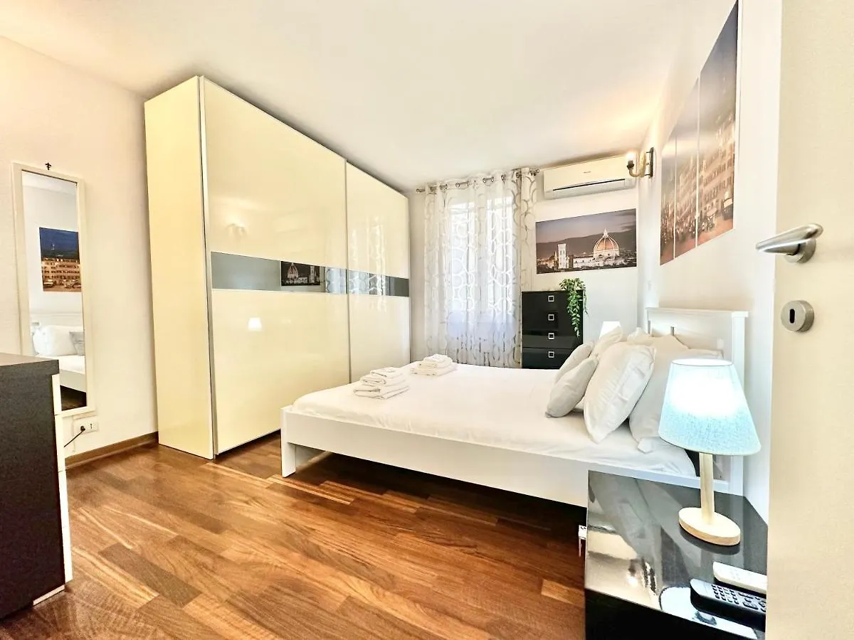 A 2 Passi Dal Duomo Con Parcheggio E 3 Camere Флоренция 0*,  Италия