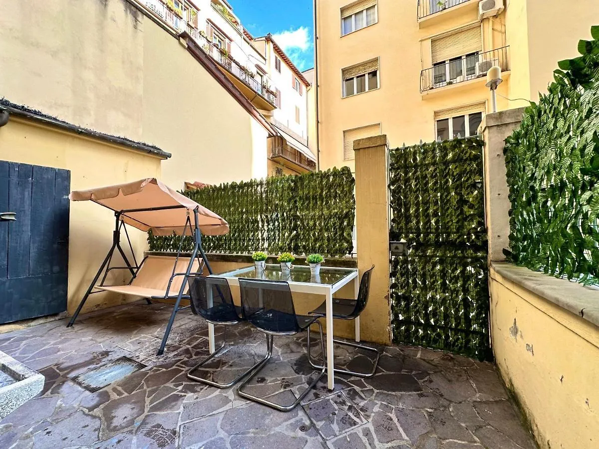 A 2 Passi Dal Duomo Con Parcheggio E 3 Camere Флоренция 0*,  Италия